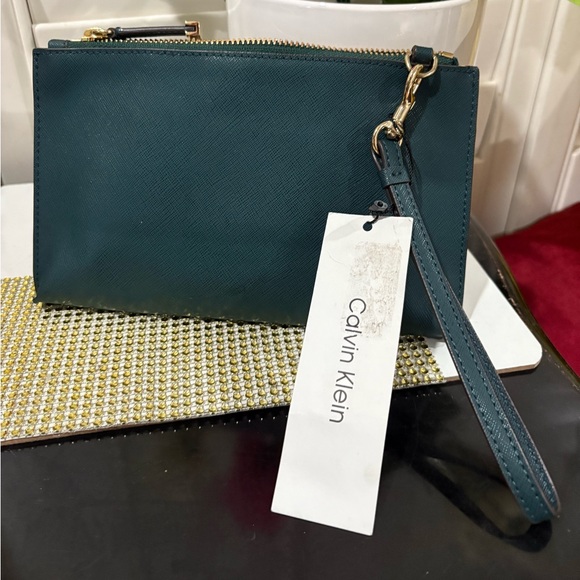 NEW Calvin Kelvin Green Wristlet Wallet - Picture 2 of 6